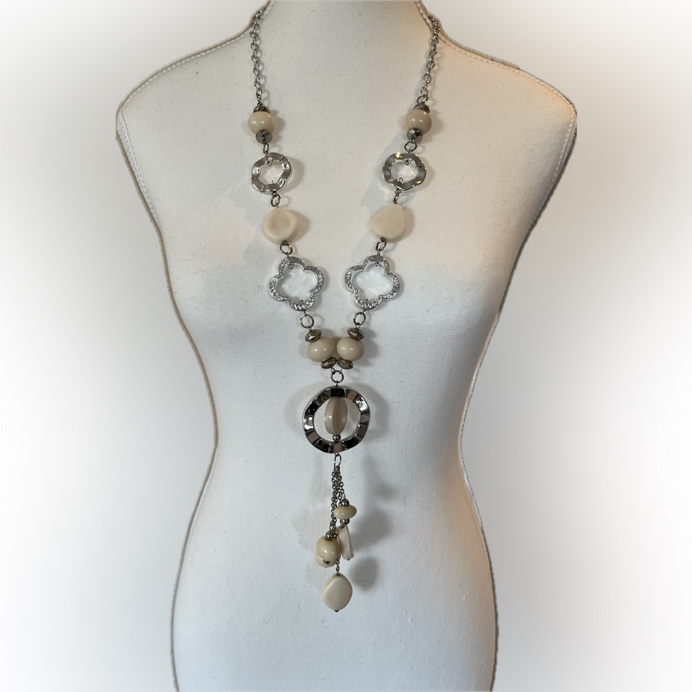Necklace 22 inches long cream/silver